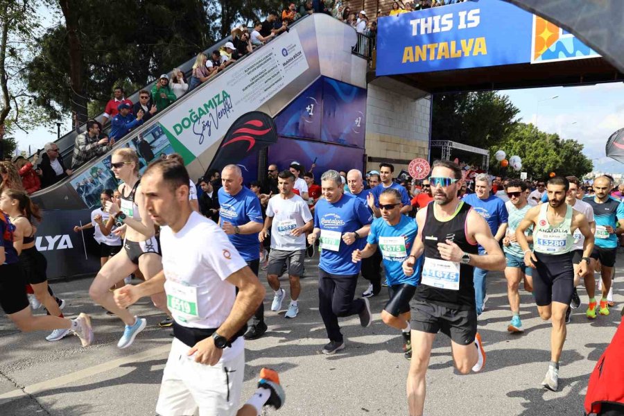 68 Ülkeden 1800’ü Yabancı,10 Bin Sporcu Runtalya’da Koştu