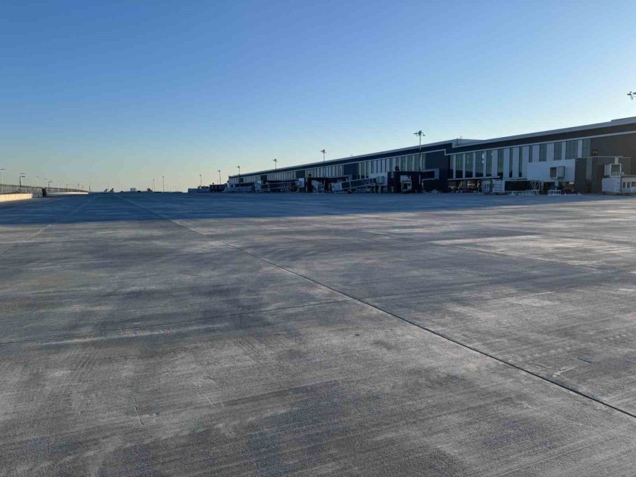 Antalya Havalimanı’nın Kapasitesi 35 Milyon Yolcudan 82 Milyona Çıkıyor