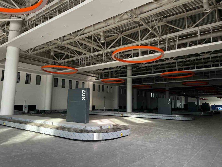 Antalya Havalimanı’nın Kapasitesi 35 Milyon Yolcudan 82 Milyona Çıkıyor