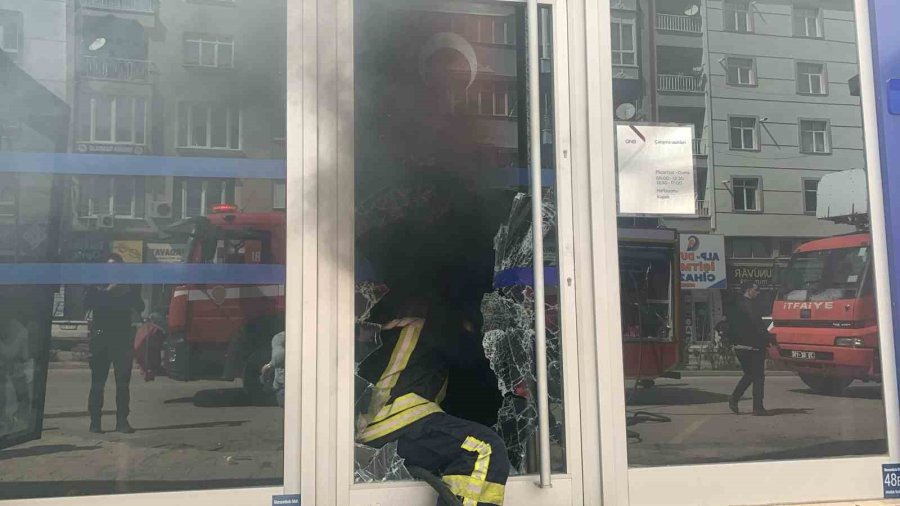 Banka Şubesinde Yangın Paniği