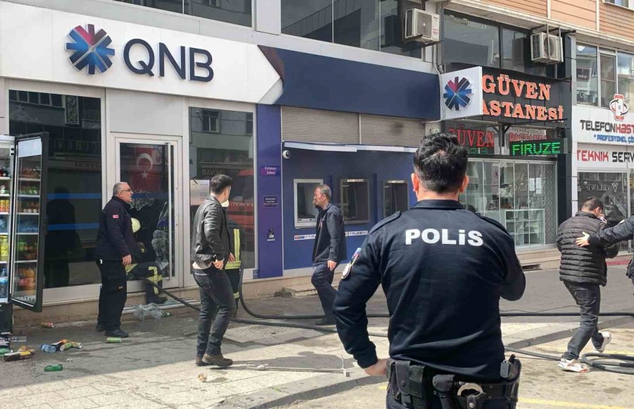 Banka Şubesinde Yangın Paniği