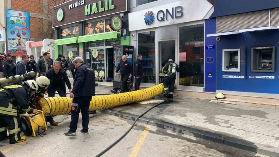 Banka Şubesinde Yangın Paniği