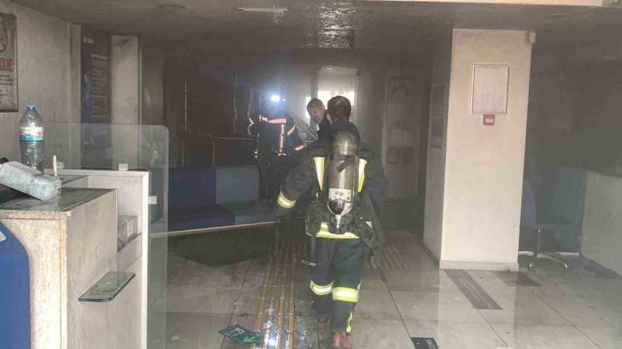 Banka Şubesinde Yangın Paniği