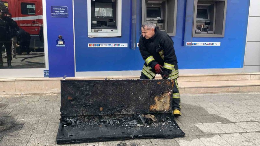 Banka Şubesinde Yangın Paniği