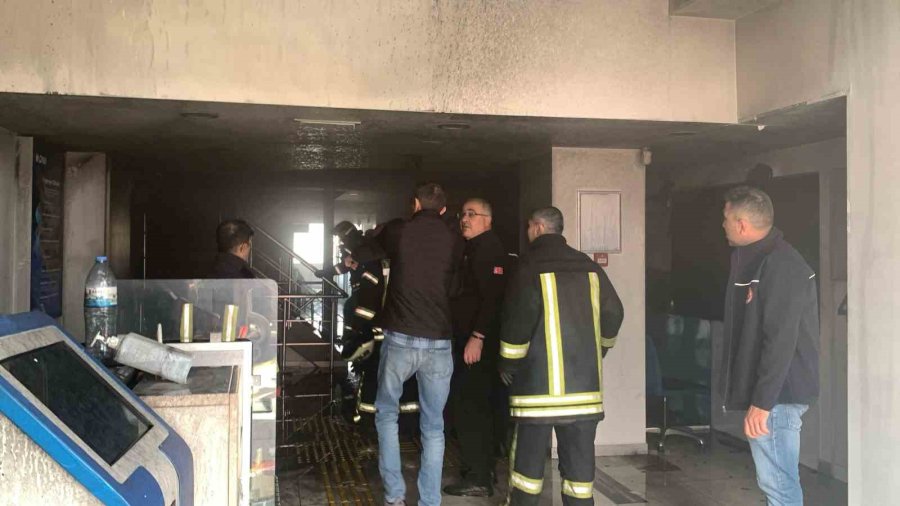 Banka Şubesinde Yangın Paniği