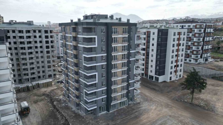 Küçükali 2. Etap Kentsel Dönüşüm Hızla Yükseliyor