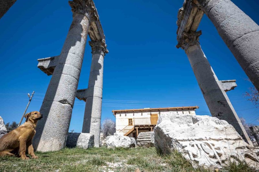 Uzuncaburç Antik Kenti Ziyaretçilerini Bekliyor