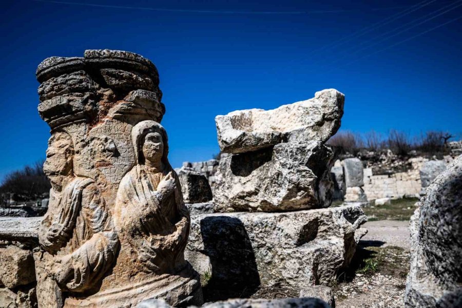 Uzuncaburç Antik Kenti Ziyaretçilerini Bekliyor