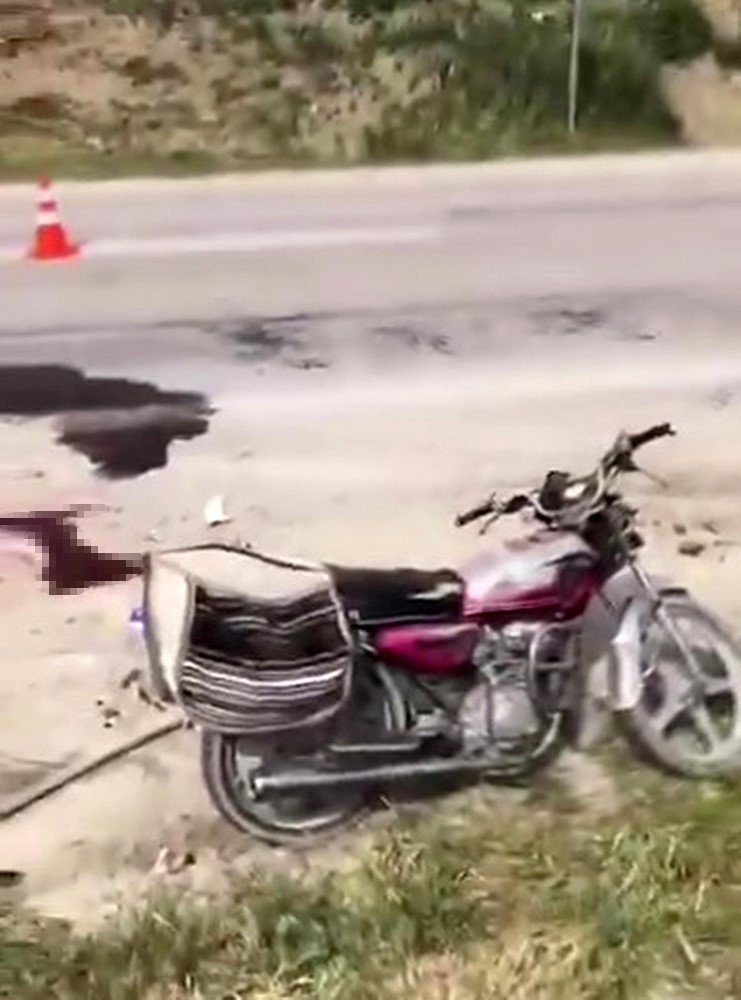 Motosikletler Çarpıştı: 1 Ölü, 1 Yaralı