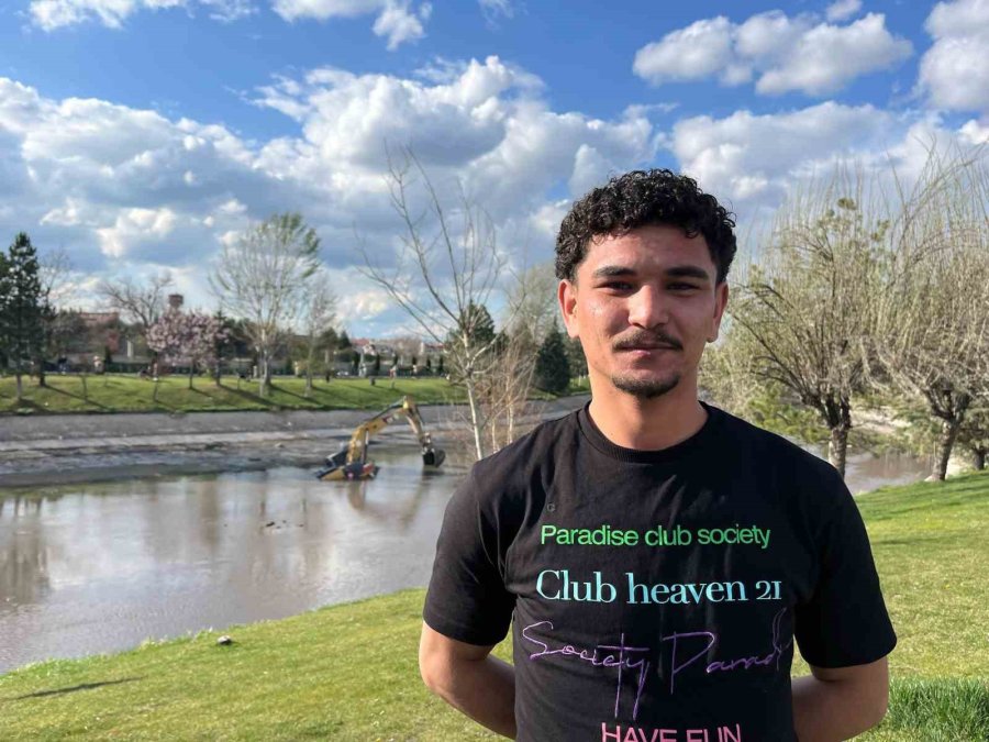 Porsuk Çayı’nı Temizleyen 30 Tonluk Dev Ekskavatör Çamura Gömüldü