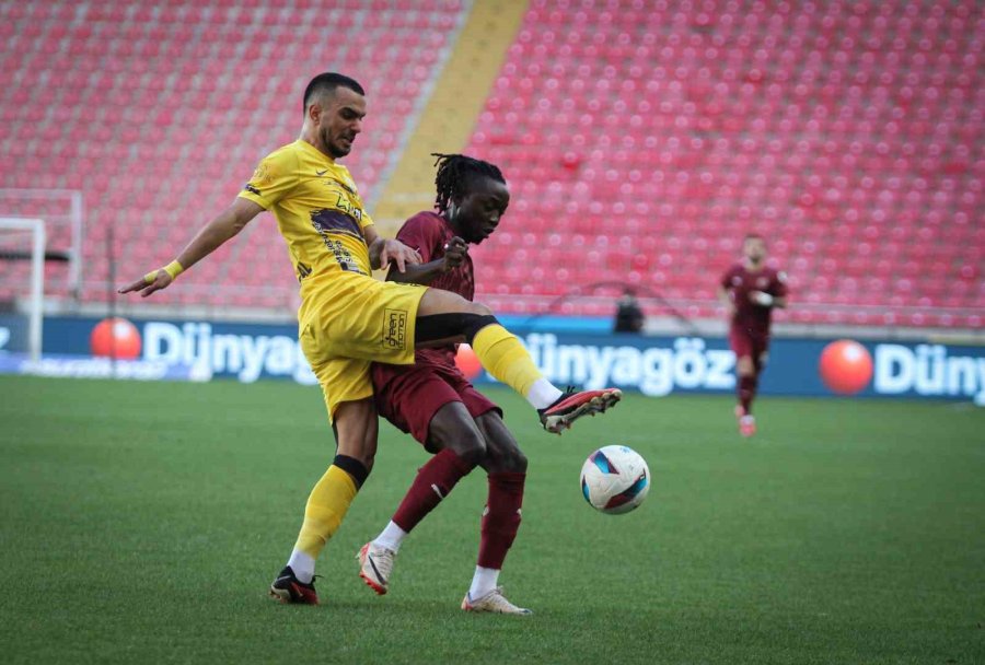 Trendyol Süper Lig: Atakaş Hatayspor: 0 - Eyüpspor: 1 (ilk Yarı)