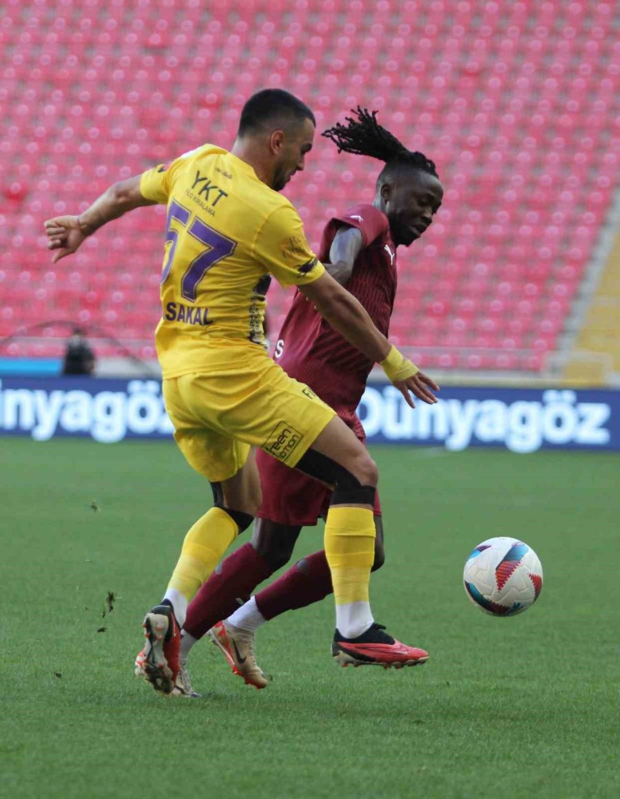 Trendyol Süper Lig: Atakaş Hatayspor: 0 - Eyüpspor: 1 (ilk Yarı)