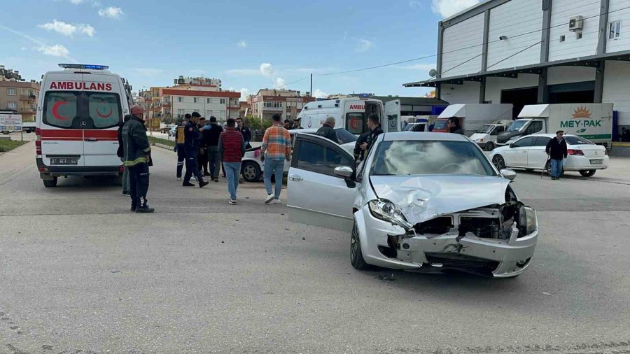 Antalya’da Hastaneye Giderken Kaza Yaptılar: 1’i Çocuk 5 Yaralı