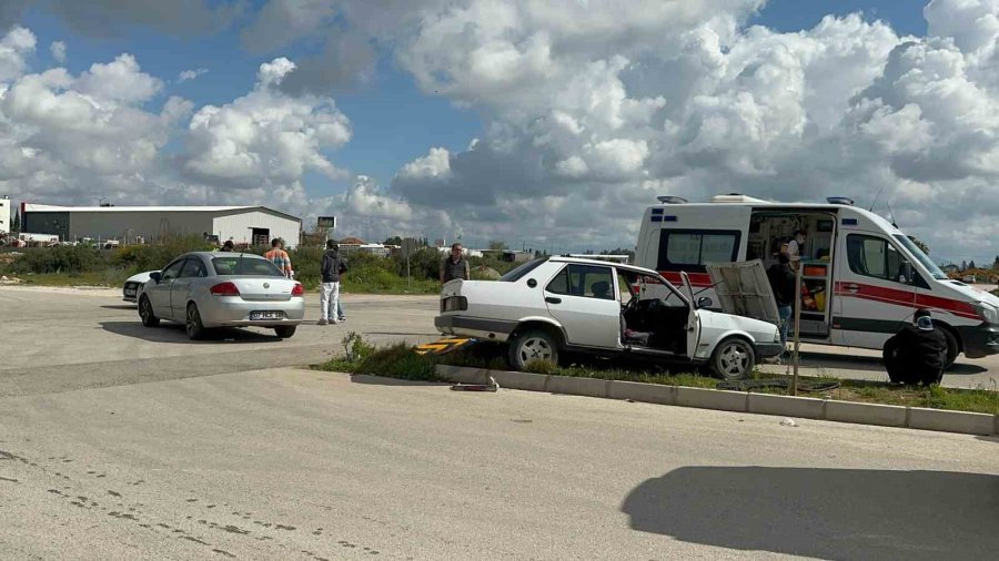 Antalya’da Hastaneye Giderken Kaza Yaptılar: 1’i Çocuk 5 Yaralı