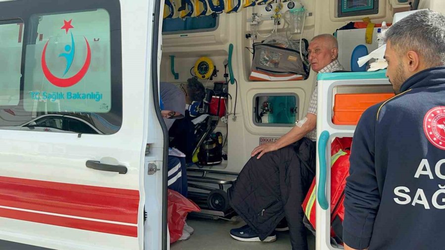 Antalya’da Hastaneye Giderken Kaza Yaptılar: 1’i Çocuk 5 Yaralı