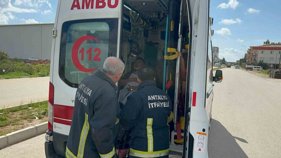 Antalya’da Hastaneye Giderken Kaza Yaptılar: 1’i Çocuk 5 Yaralı