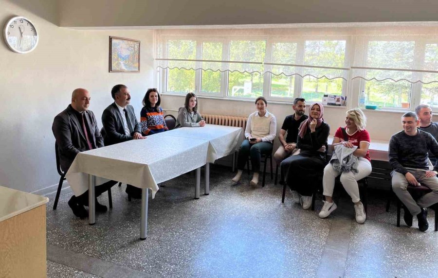 Aile Ve Sosyal Hizmetler İl Müdürü Bayrak Personel İle Bayramlaştı