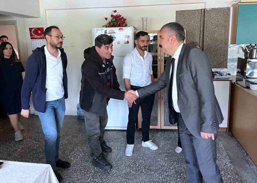 Aile Ve Sosyal Hizmetler İl Müdürü Bayrak Personel İle Bayramlaştı