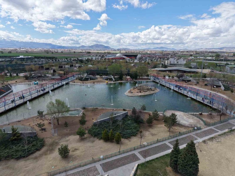 Hayvanat Bahçesini Bayramda 64 Bin Kişi Ziyaret Etti