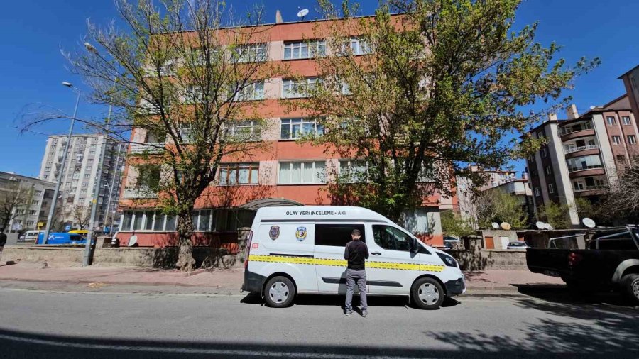 Merdivenden Düşen Şahıs Ağır Yaralandı