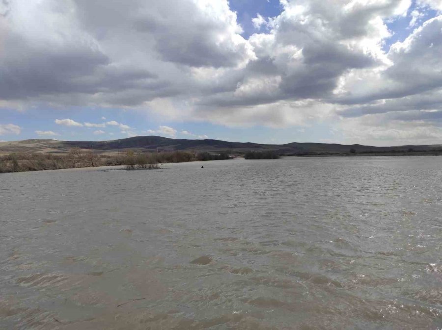 Kayseri’de Nehre Düşen Şahıs Aranıyor