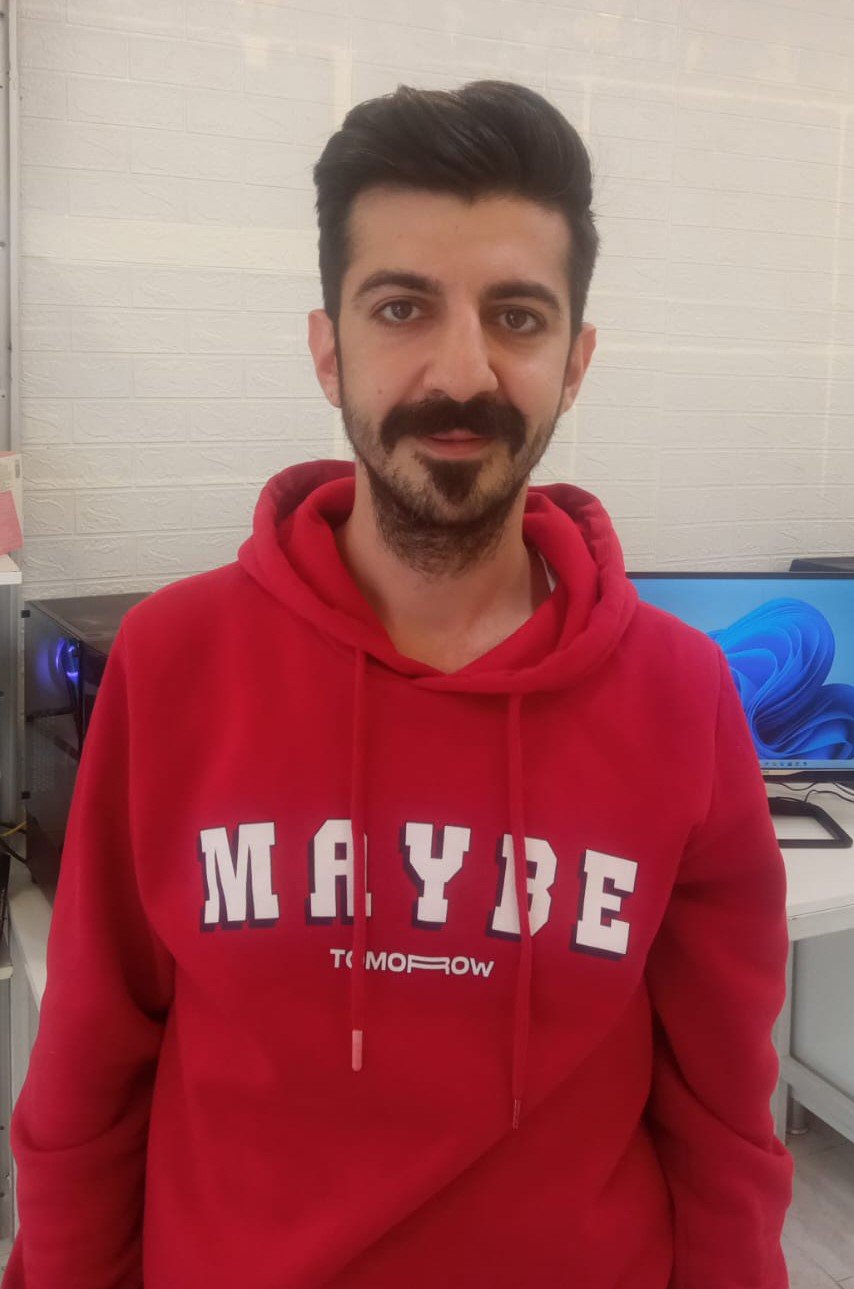 O Anlar Kamerada: Maskeli Hırsız 3 Defa Gidip Geldi, İş Yerini Soydu