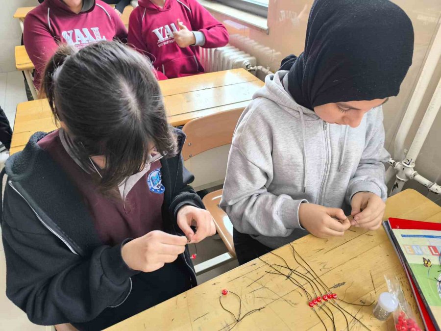 İyilikle Büyüyorlar, Kalplere Dokunuyorlar