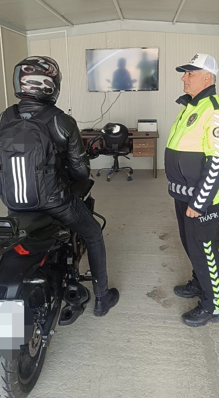 Yaşam Tünelinde 204 Vatandaşa Trafik Bilgilendirmesi Yapıldı