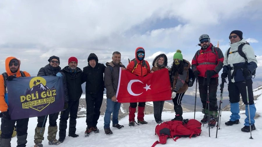 Dağcılar Bolkar Dağları’nda Zirve Yaptı