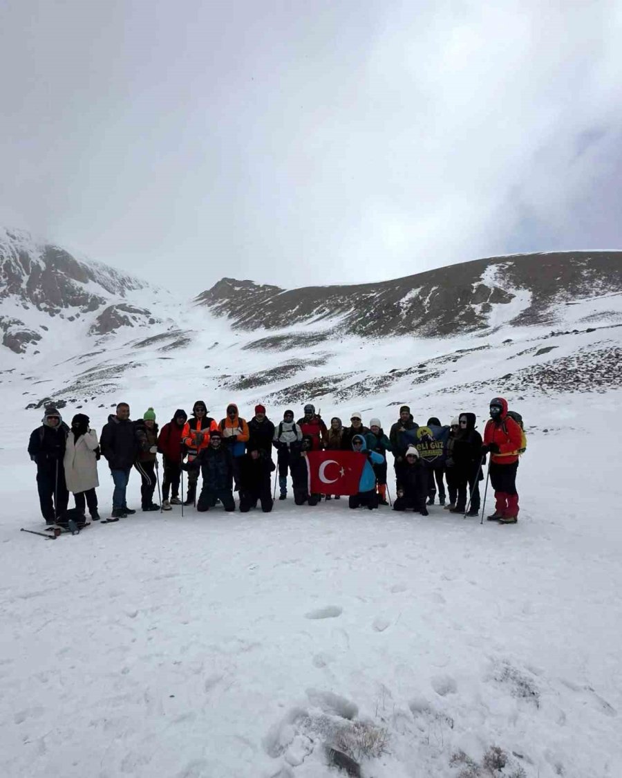 Dağcılar Bolkar Dağları’nda Zirve Yaptı