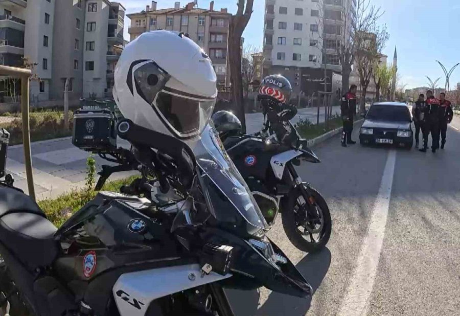 Ruhsatsız Tabancayla Yakalandı, Gözaltına Alındı