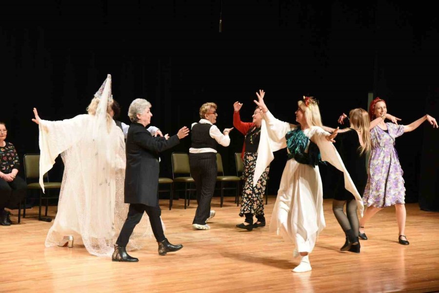 Anadolu Üniversitesinde "saksıdaki Cam Güzeli K-adın" Tiyatro Oyunu Sahnelendi