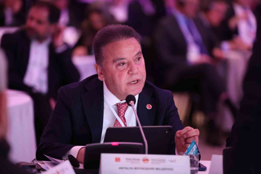 Başkan Böcek, Kardeş Şehirler Zirvesi’ne Katıldı