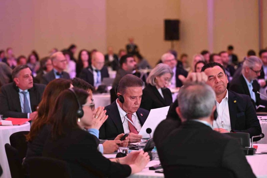 Başkan Böcek, Kardeş Şehirler Zirvesi’ne Katıldı