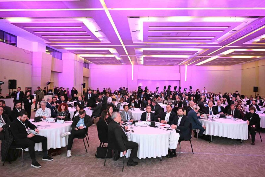 Başkan Böcek, Kardeş Şehirler Zirvesi’ne Katıldı