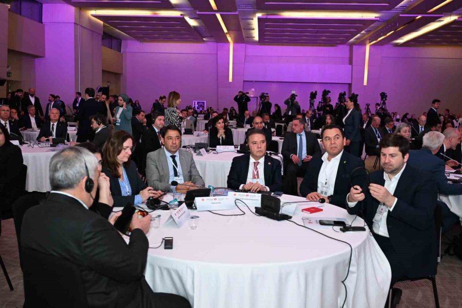 Başkan Böcek, Kardeş Şehirler Zirvesi’ne Katıldı