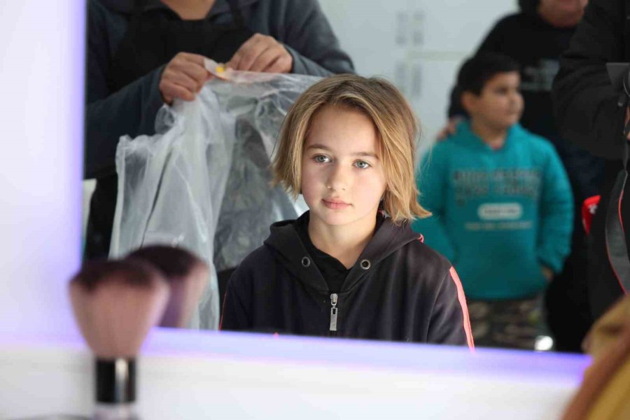 Mobil Kuaför Tırı Kırsaldaki Mahalleleri Dolaşıyor