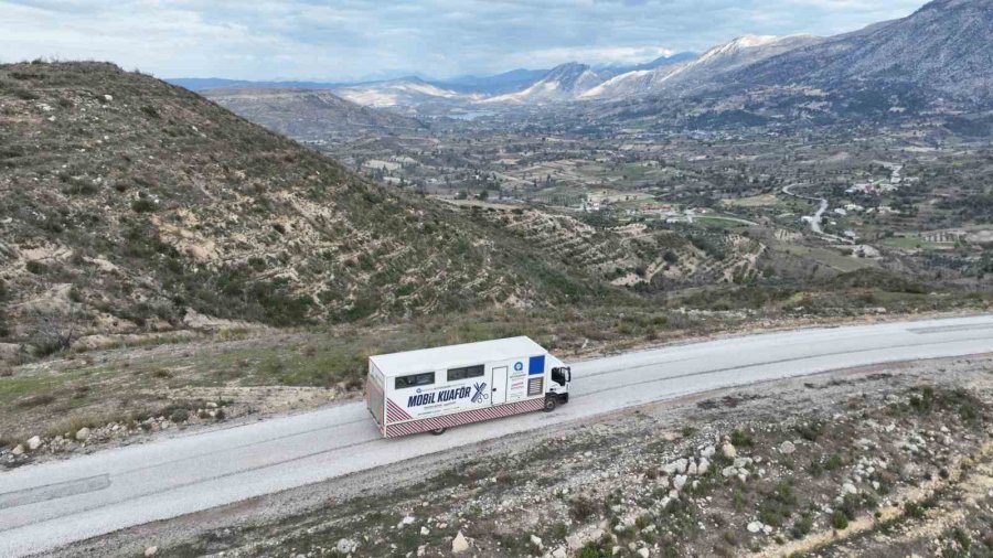 Mobil Kuaför Tırı Kırsaldaki Mahalleleri Dolaşıyor
