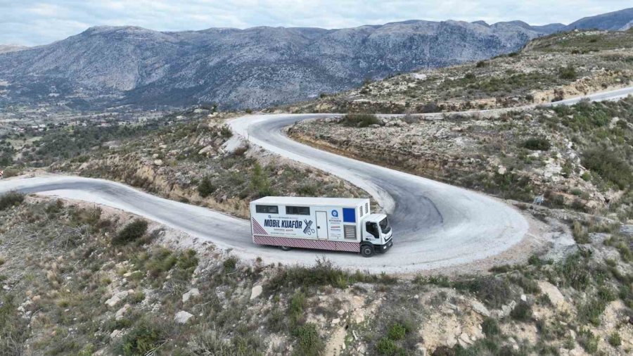 Mobil Kuaför Tırı Kırsaldaki Mahalleleri Dolaşıyor