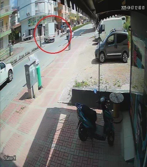 Kaza Yapan Sürücüler Olay Yerini Terk Etti