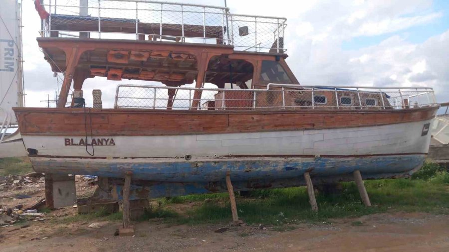 Tur Teknesinin Pervanesini Spiral Makinesiyle Keserek Çaldı