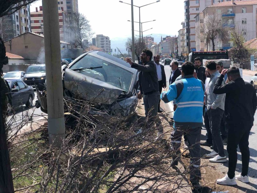 Otomobil Ağaca Çarptı: 1 Yaralı