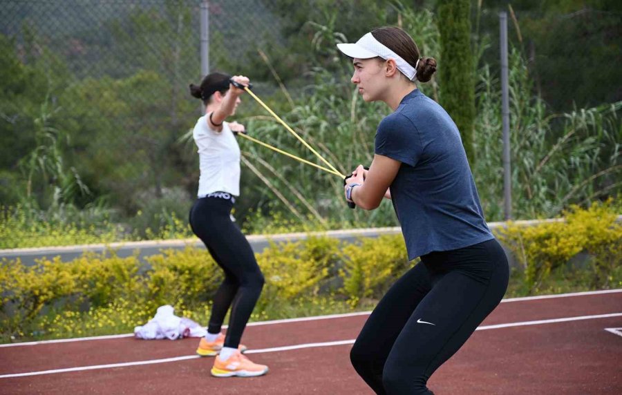 Tenisin Kalbi Kemer’de Atıyor