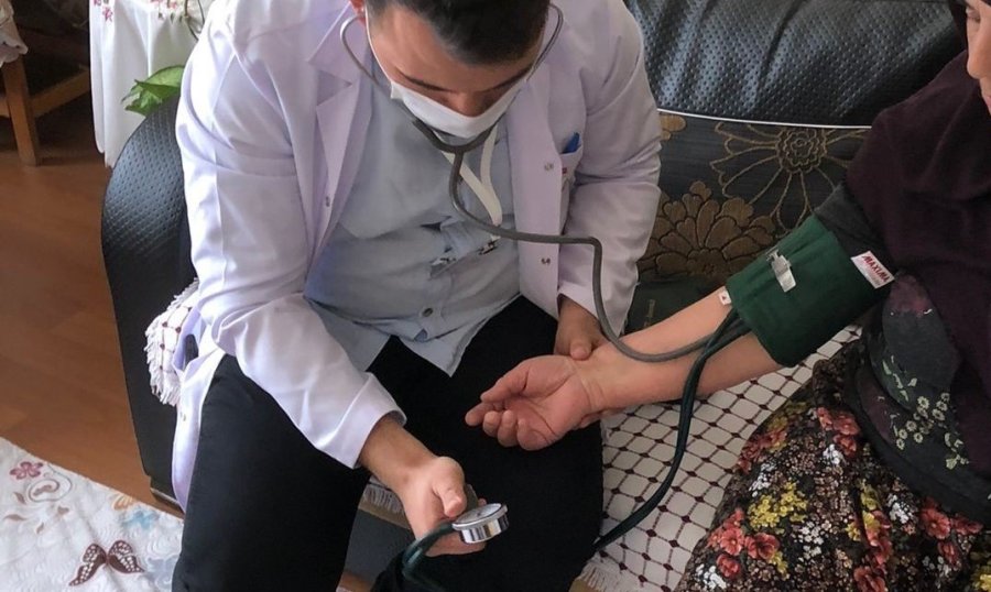 Niğde Belediyesi’nden Eğitimden Sağlığa, Gıdadan Yakacağa Kapsamlı Yardımlar