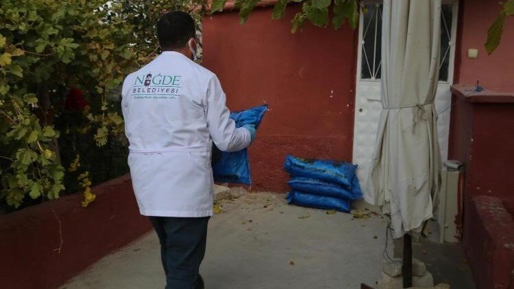 Niğde Belediyesi’nden Eğitimden Sağlığa, Gıdadan Yakacağa Kapsamlı Yardımlar