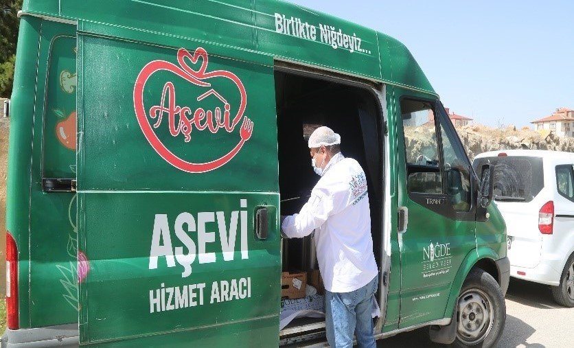 Niğde Belediyesi’nden Eğitimden Sağlığa, Gıdadan Yakacağa Kapsamlı Yardımlar