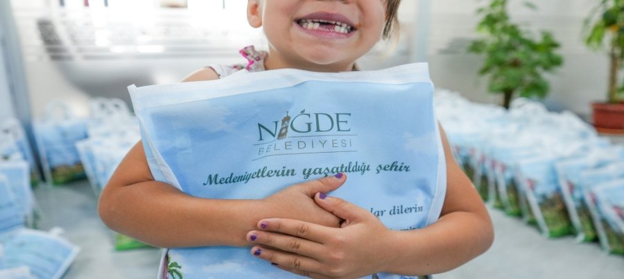 Niğde Belediyesi’nden Eğitimden Sağlığa, Gıdadan Yakacağa Kapsamlı Yardımlar