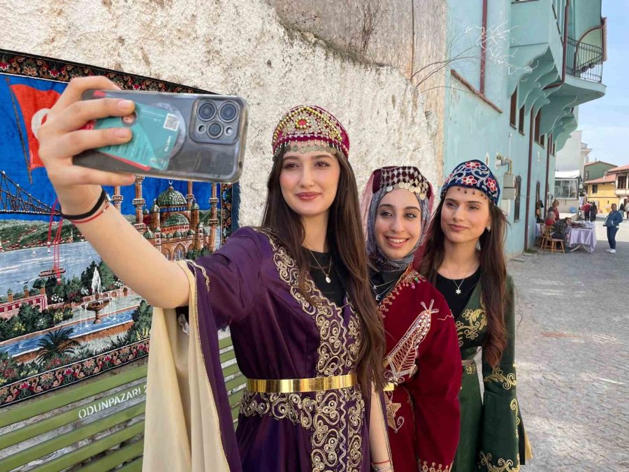 Eskişehir’in Kültür Mirasını Dükkânında Yaşatıyor