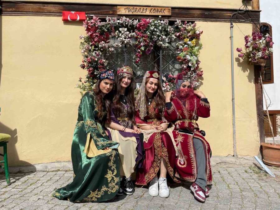 Eskişehir’in Kültür Mirasını Dükkânında Yaşatıyor