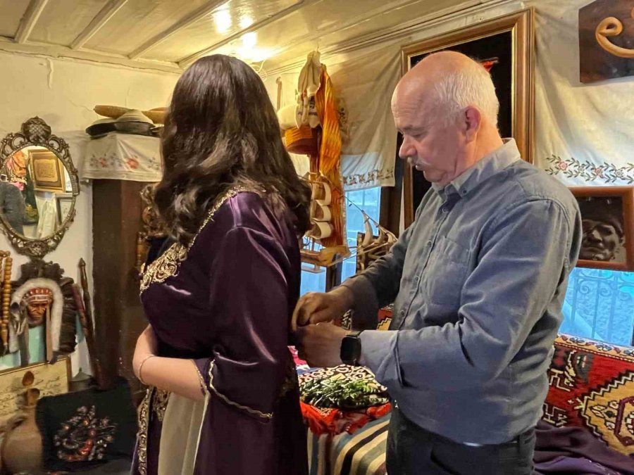 Eskişehir’in Kültür Mirasını Dükkânında Yaşatıyor